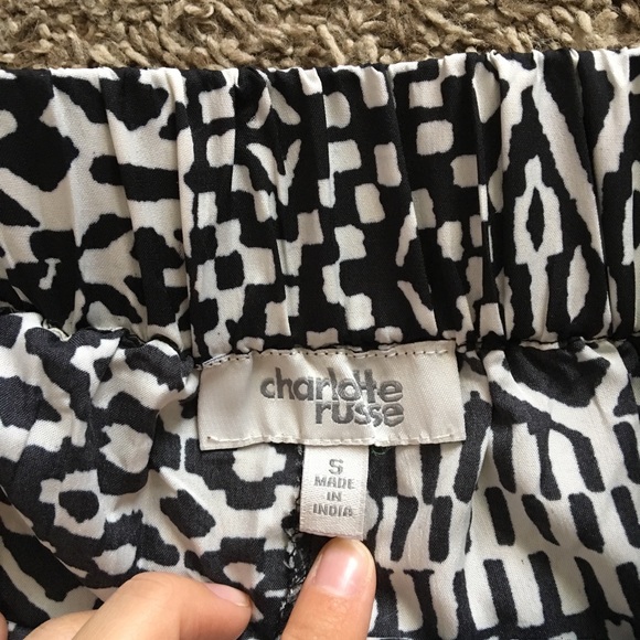 🖤CHARLOTTE RUSSE black printed shorts🖤 - Picture 2 of 3